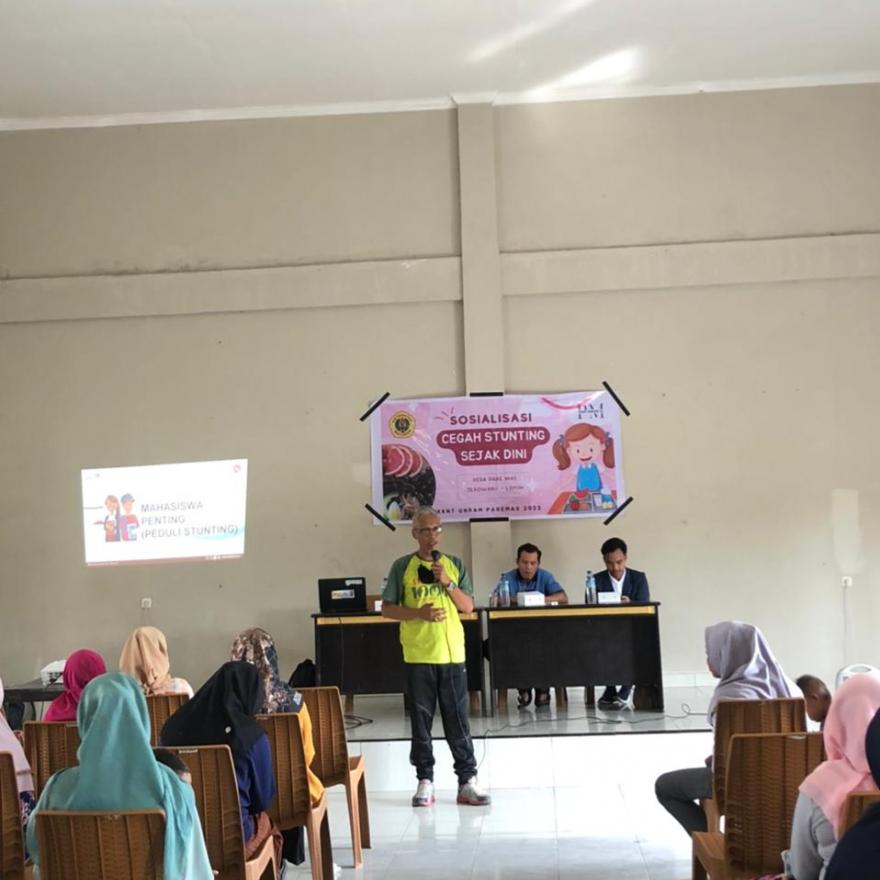 Sosialisasi Pencegahan Stunting Mahasiswa KKNT Unram 2022 di Desa Pare Mas Lombok Timur